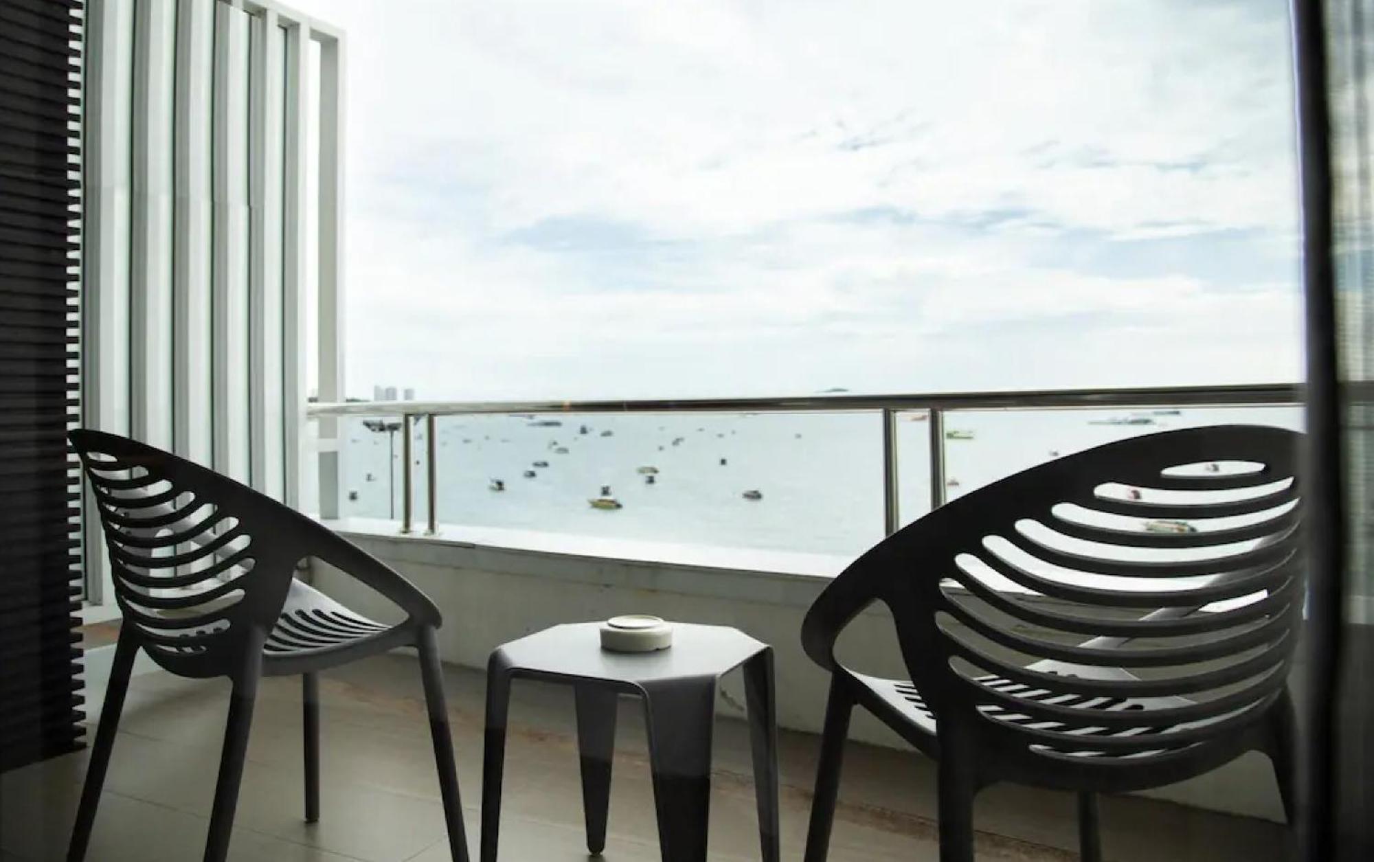 Baboona Beachfront Living Pattaya Extérieur photo