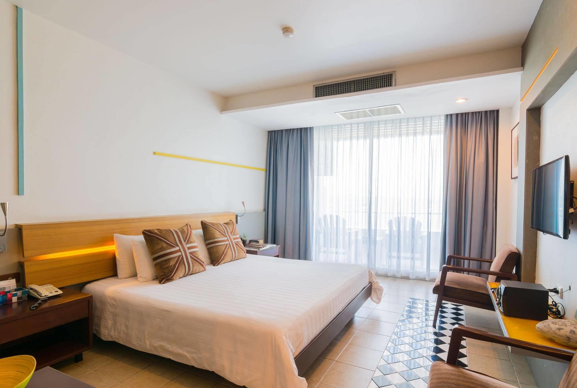 Baboona Beachfront Living Pattaya Extérieur photo
