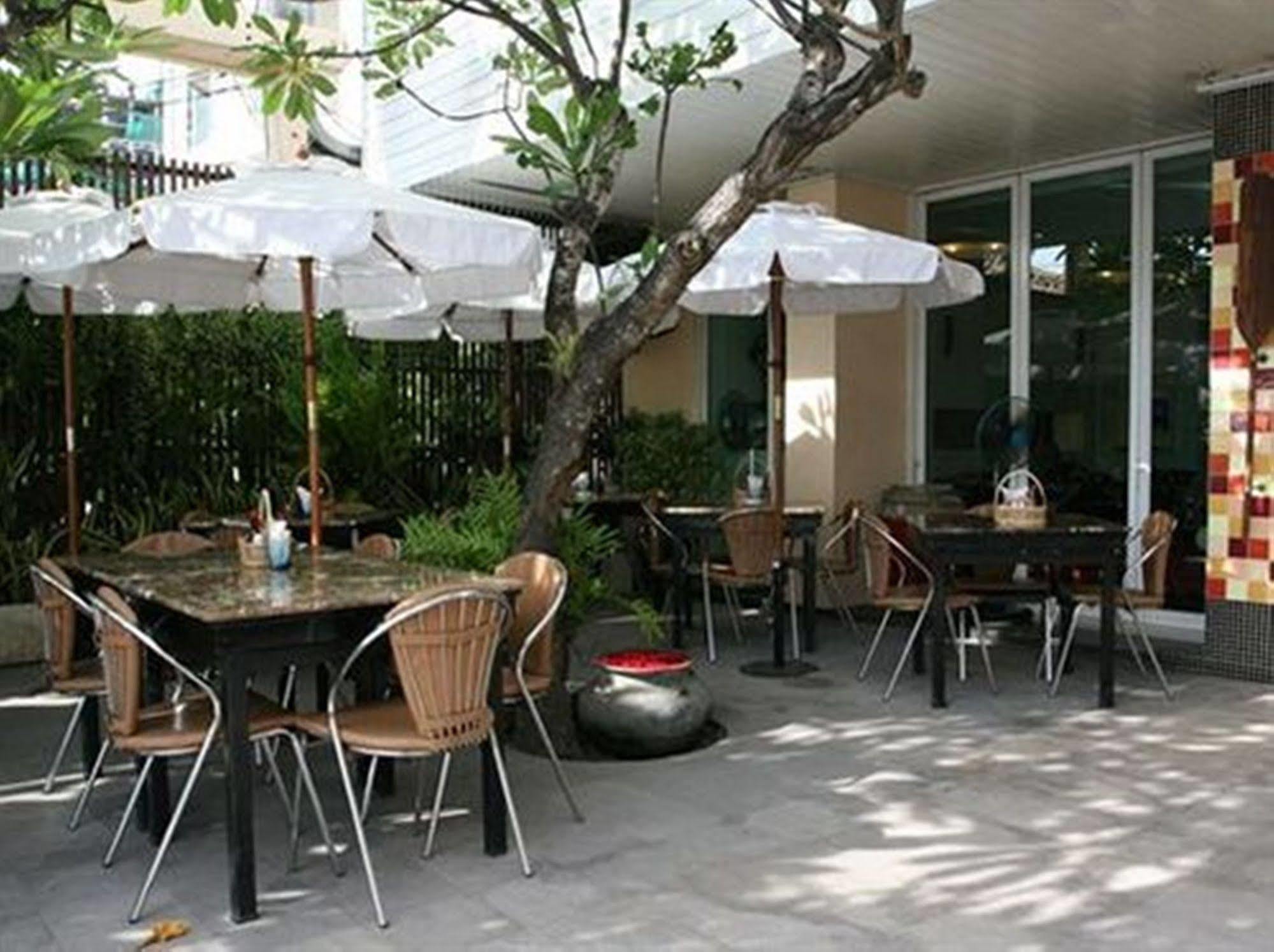 Baboona Beachfront Living Pattaya Extérieur photo