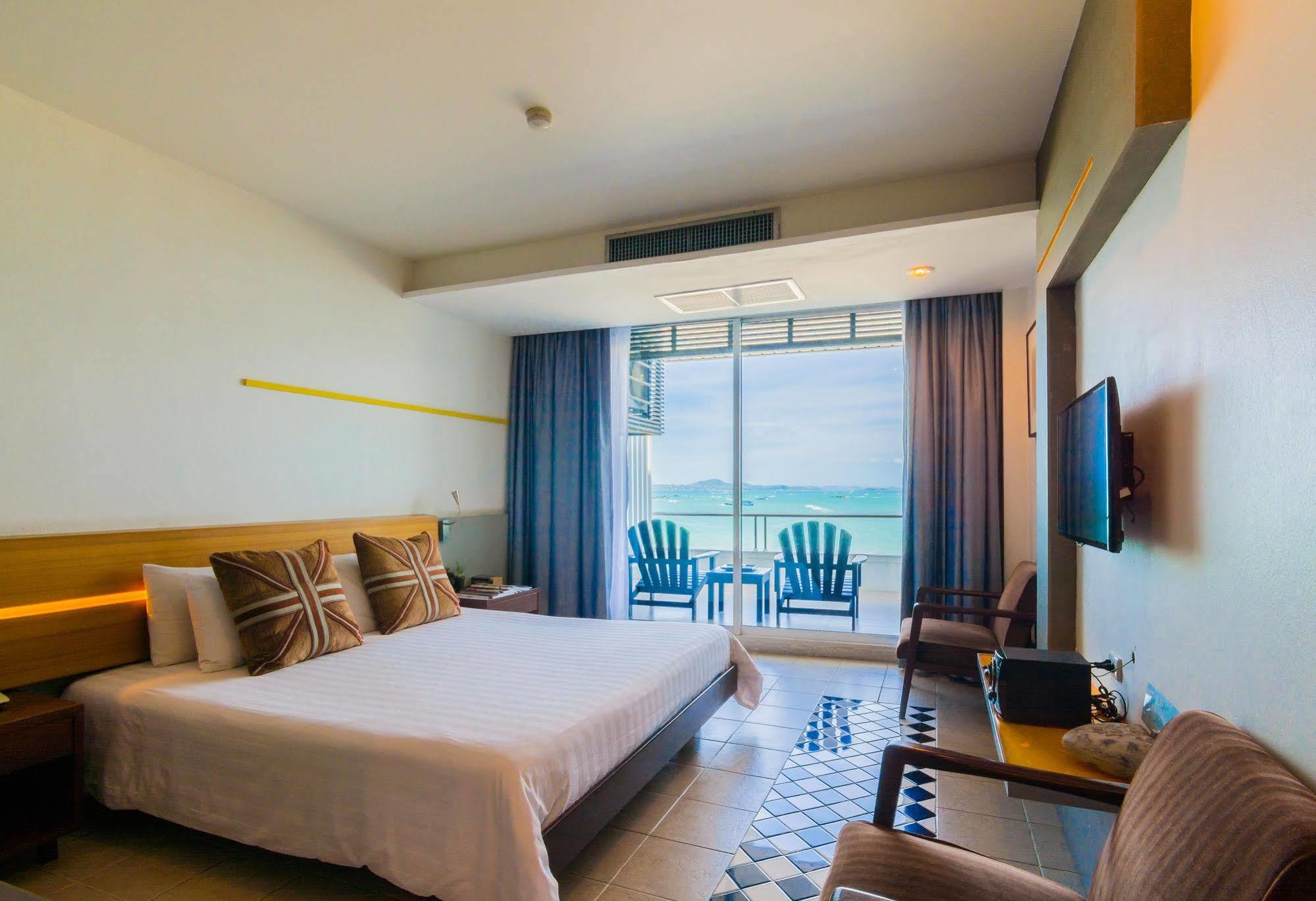 Baboona Beachfront Living Pattaya Extérieur photo